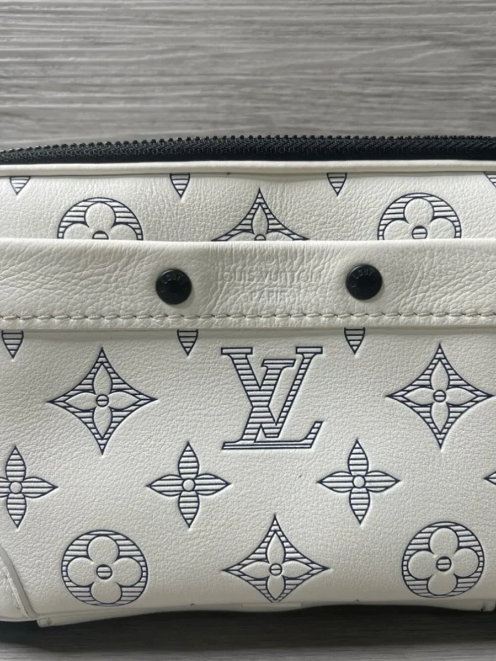 Louis Vuitton Alpha Wearable Wallet Bleached White M25540 *Authentic*